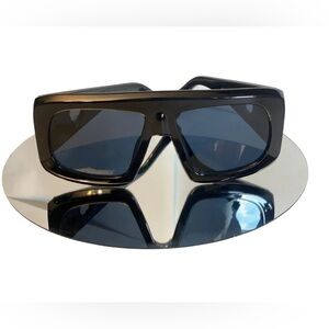 ‼️ TRENDY Black Sunglasses ‼️